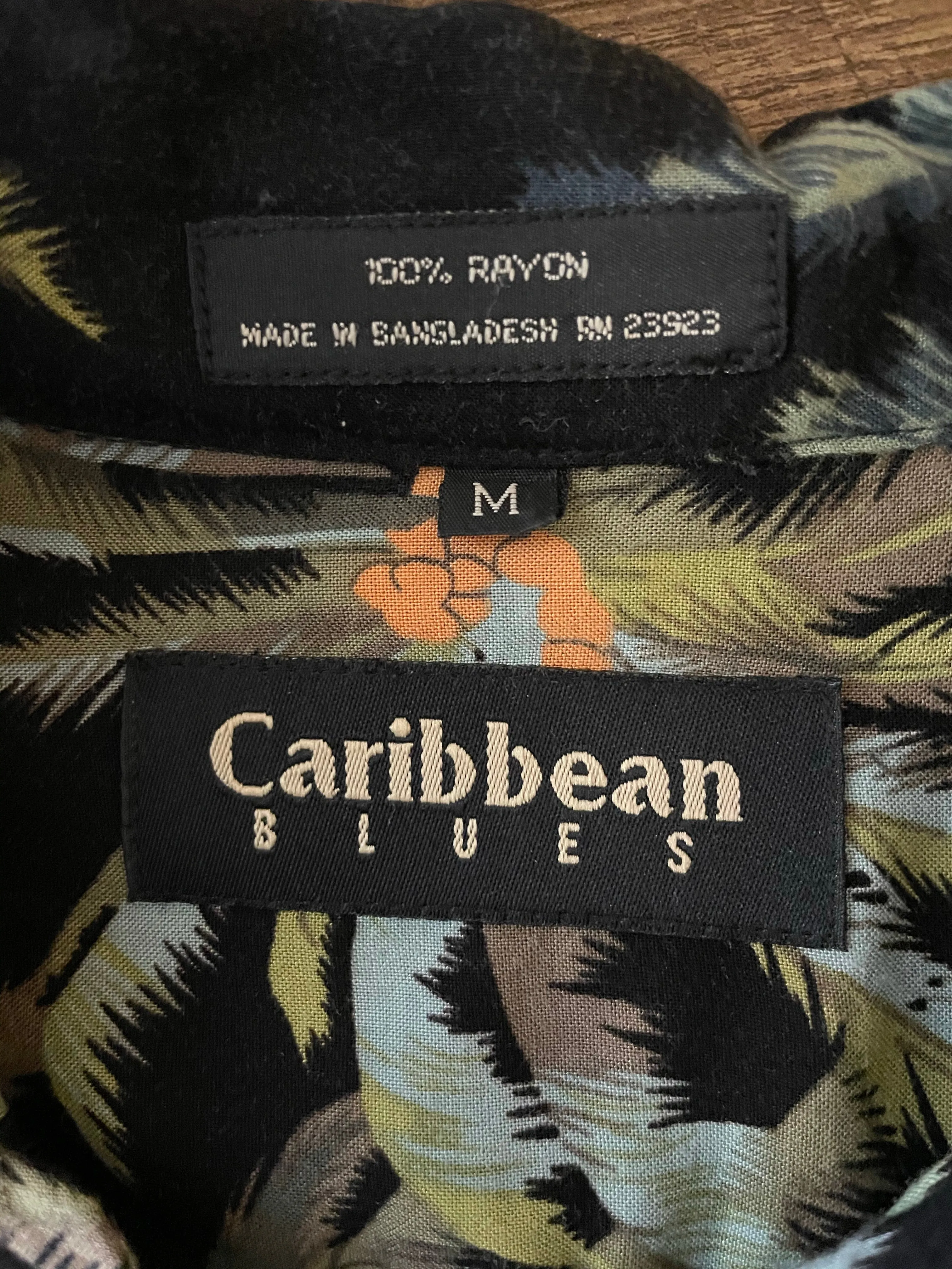 <€€*v Mens CARIBBEAN BLUES Silk Camp Shirt Medium Rayon Palm Trees Button Up